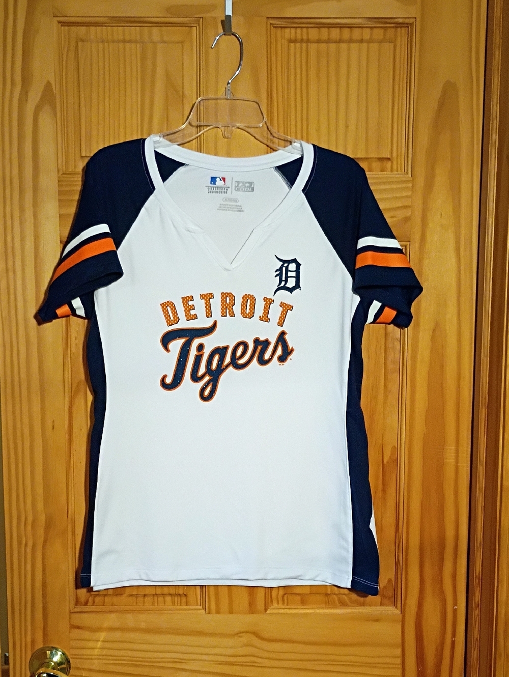 Genuine Merchandise Detroit Tigers Baseball V-Neck Tee